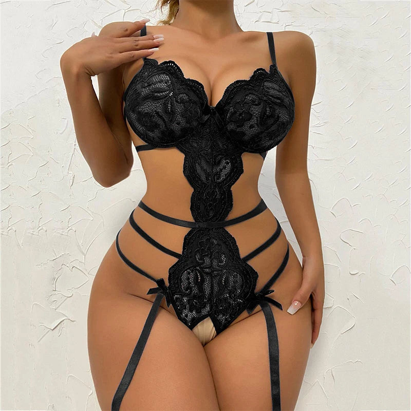 Lingerie Séduction Ultime – Bodysuit Dentelle Seamless Ouvert avec Babydoll et Porte-Jarretelles