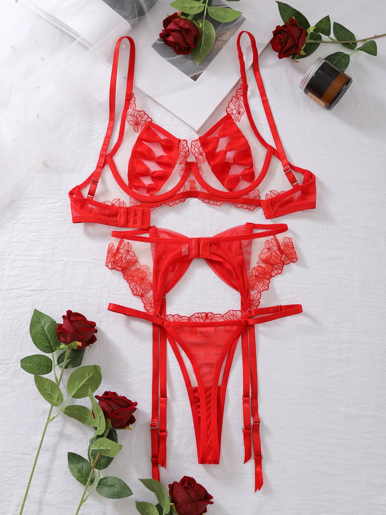 Ensemble Lingerie Rouge en Dentelle Transparente avec Broderie Florale –Soutien-Gorge Push-Up, Porte-Jarretelles et Culotte Sexy 3 Pièces